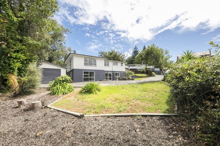 Photo of property in 35 Kemp Road, Massey, Auckland, 0614