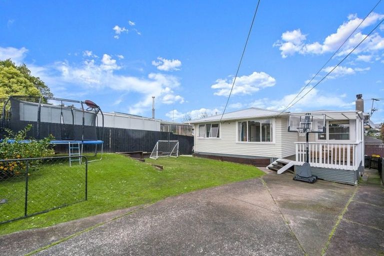 Photo of property in 53 Awaroa Road, Sunnyvale, Auckland, 0612