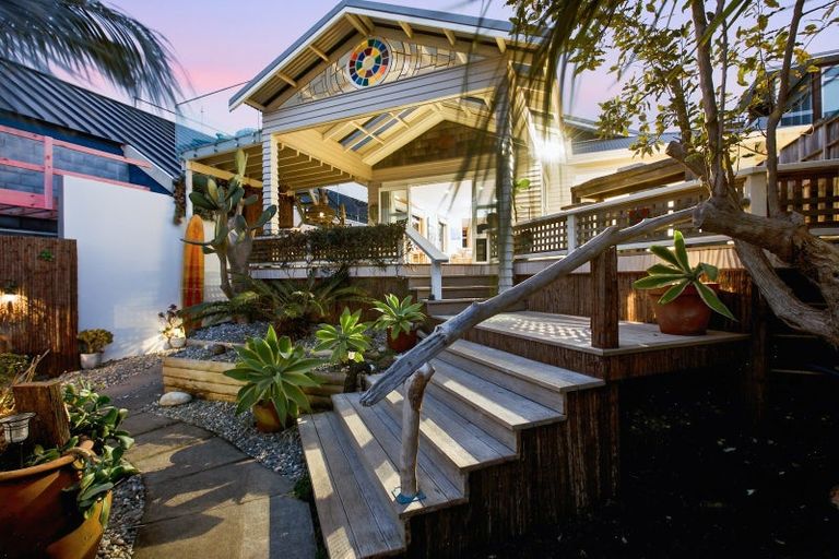 Photo of property in 42 Octavius Place, New Plymouth, 4312