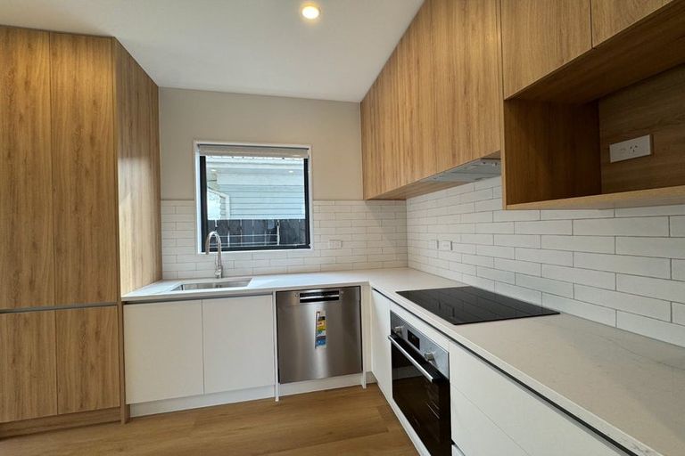 Photo of property in 2/13 Thomas Road, Mangere, Auckland, 2022