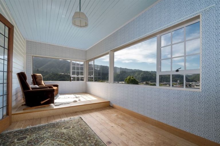 Photo of property in 118 Wellington Street, Picton, 7220