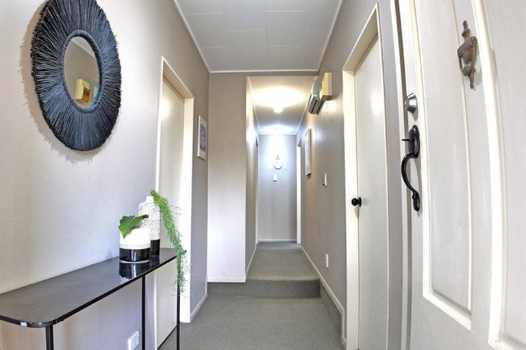 Photo of property in 22b Hillside Drive, Maoribank, Upper Hutt, 5018