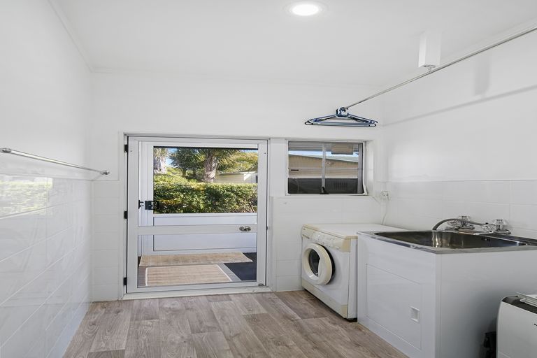 Photo of property in 12 Ranfurly Road, Alfriston, Auckland, 2105