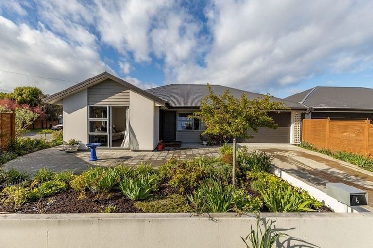 Photo of property in 76 Palatine Terrace, Saint Martins, Christchurch, 8022