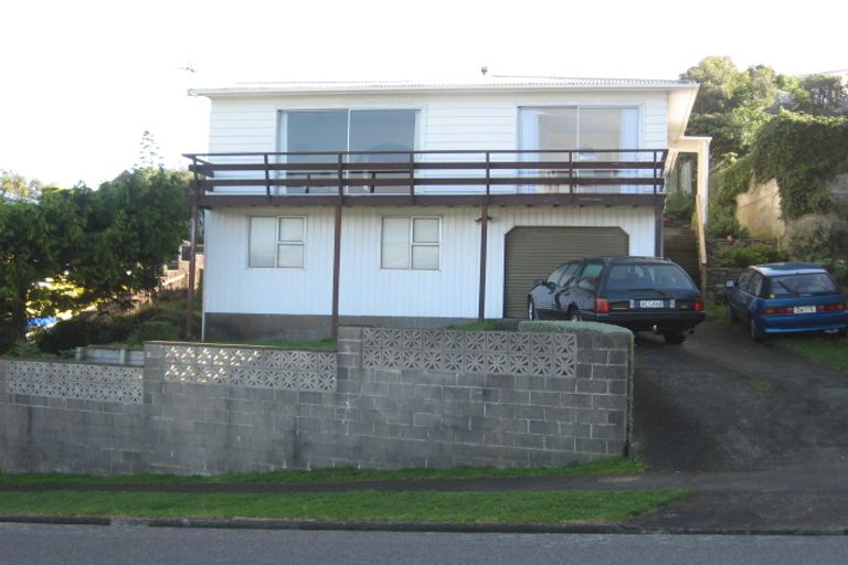 Photo of property in 9 Gloaming Hill, Titahi Bay, Porirua, 5022