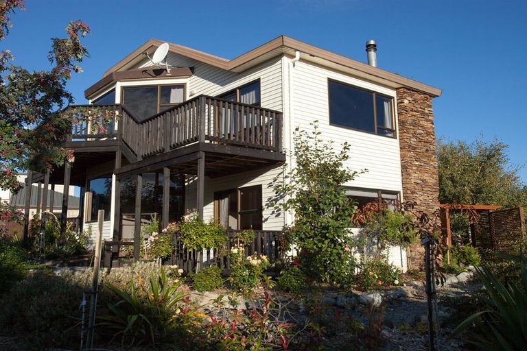 Photo of property in 1 Burnett Place, Lake Tekapo, 7999