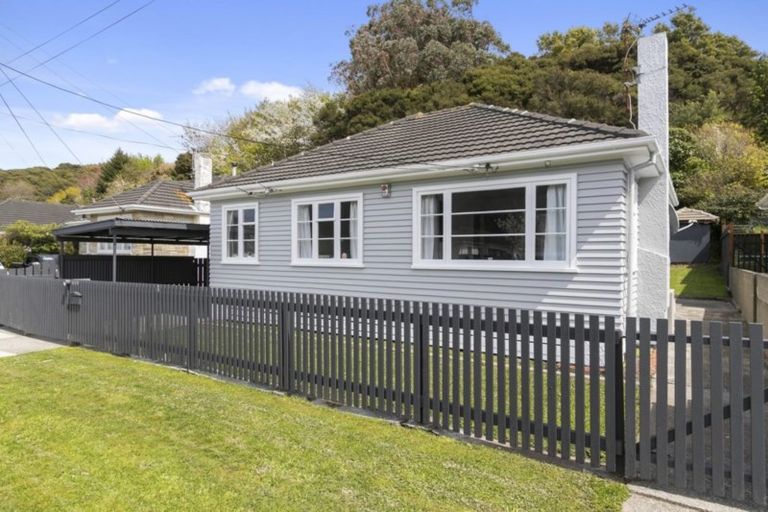 Photo of property in 195 Wellington Road, Wainuiomata, Lower Hutt, 5014