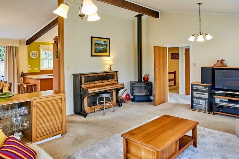 Photo of property in 21 Lupin Terrace, Tawa, Wellington, 5028