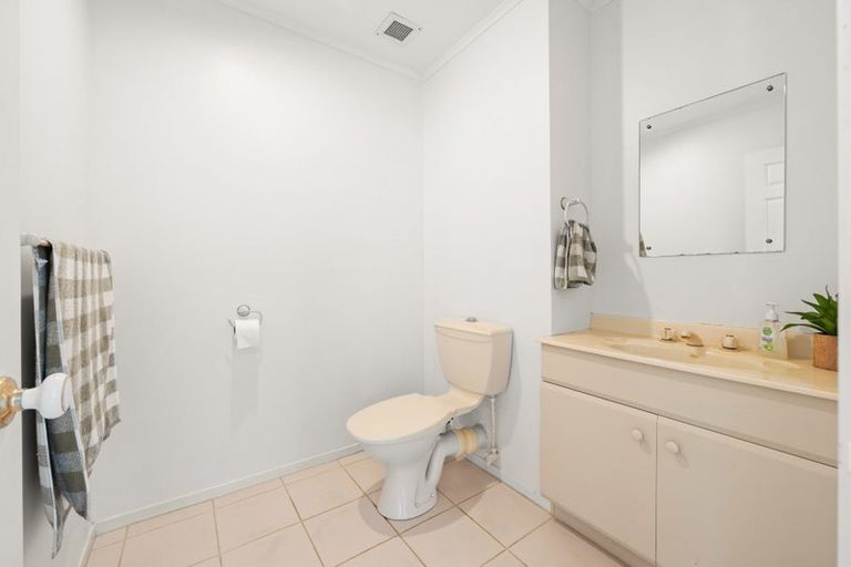 Photo of property in 91 Meadway, Sunnyhills, Auckland, 2010