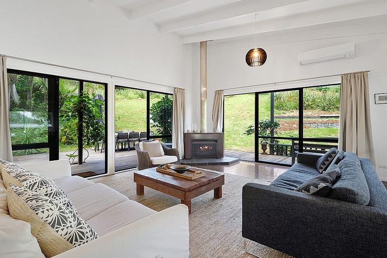 Photo of property in 51 Buckleton Road, Tawharanui Peninsula, Matakana, 0986