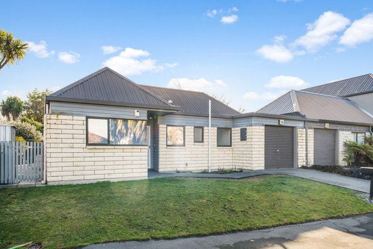 Photo of property in 2/2 Wakelin Place, Redwood, Christchurch, 8051
