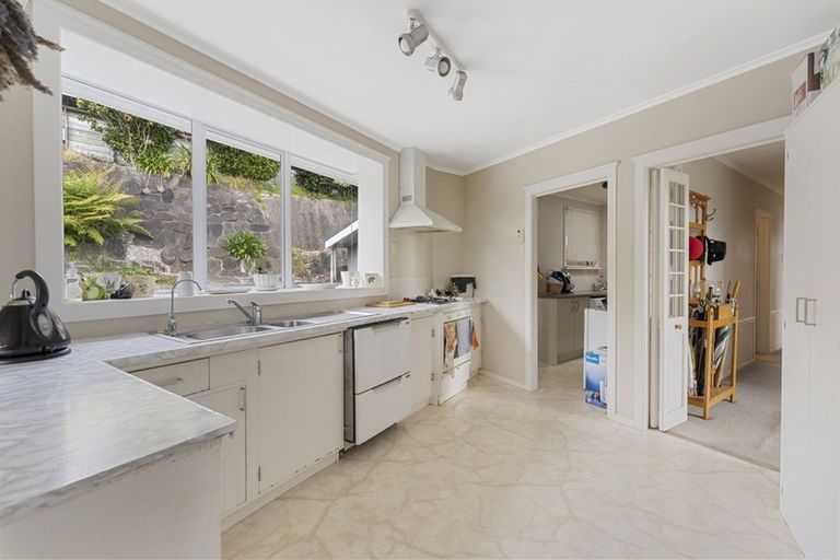 Photo of property in 335f Devon Street West, New Plymouth, 4310