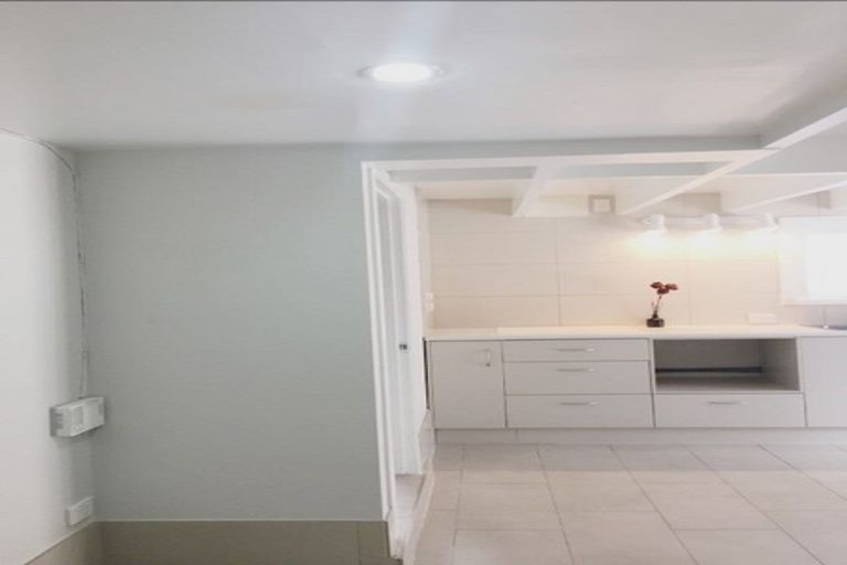 Photo of property in 6 Peach Road, Glenfield, Auckland, 0629