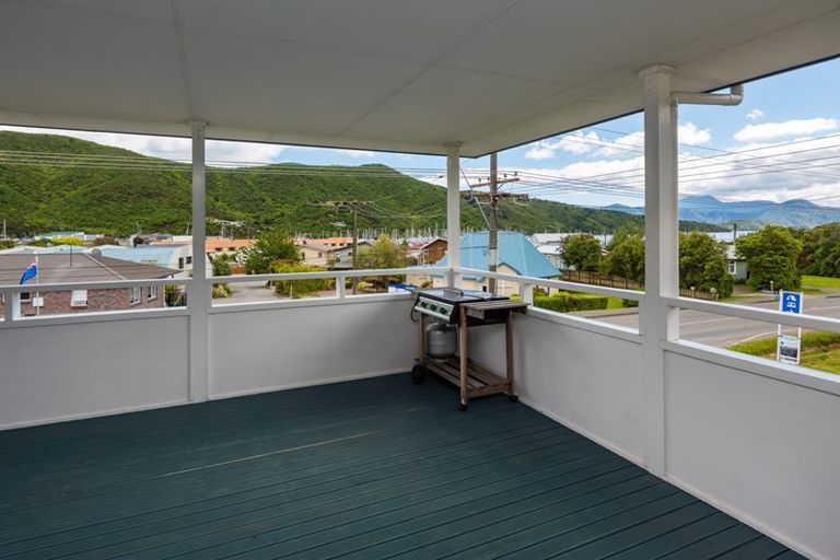 Photo of property in 2 Waimarama Street, Waikawa, Picton, 7220