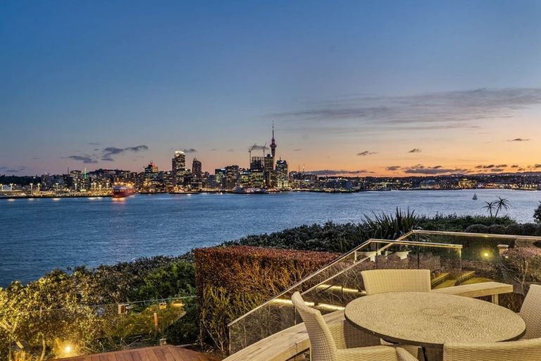 Photo of property in 55 Stanley Point Road, Stanley Point, Auckland, 0624
