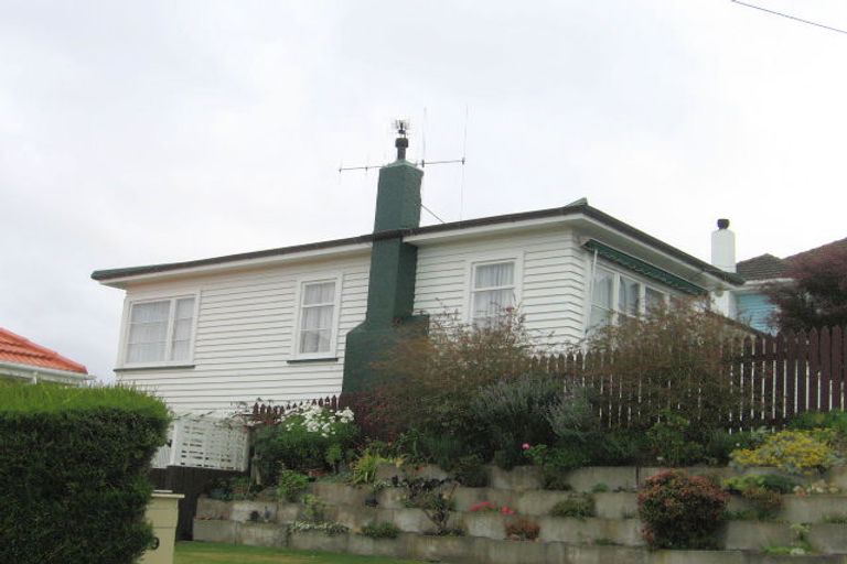 Photo of property in 11 Woodstock Terrace, Tawa, Wellington, 5028