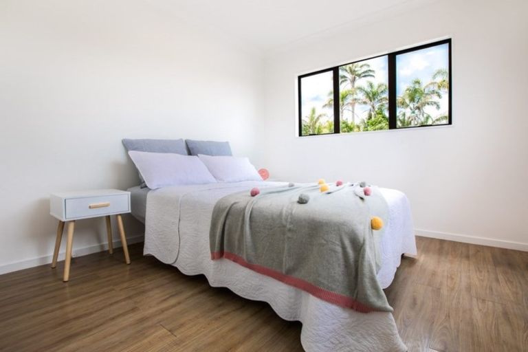 Photo of property in 64 Rising Parade, Fairview Heights, Auckland, 0632