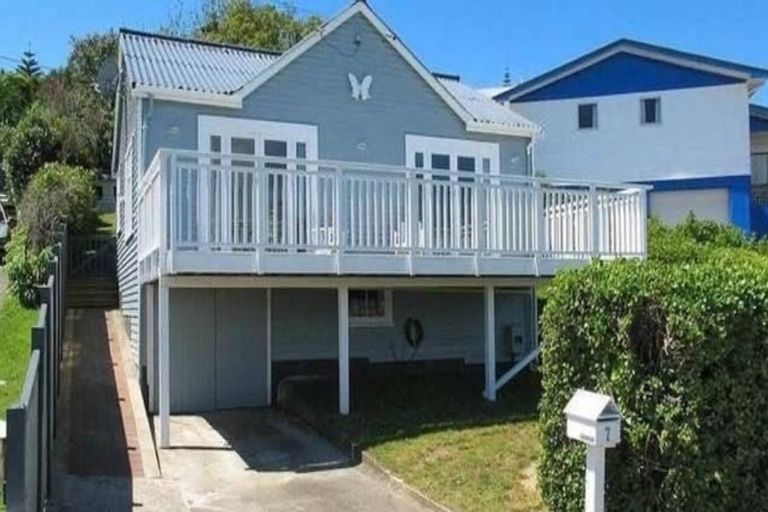 Photo of property in 7 Onepoto Road, Titahi Bay, Porirua, 5022