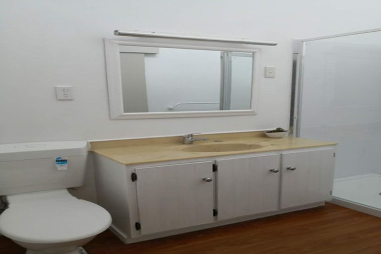 Photo of property in 2/6 Bellbird Rise, Murrays Bay, Auckland, 0630