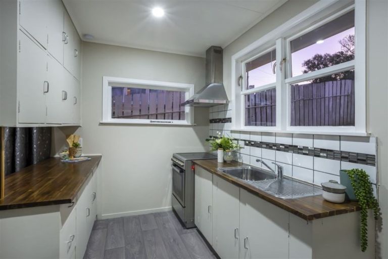 Photo of property in 111 Driver Crescent, Cannons Creek, Porirua, 5024