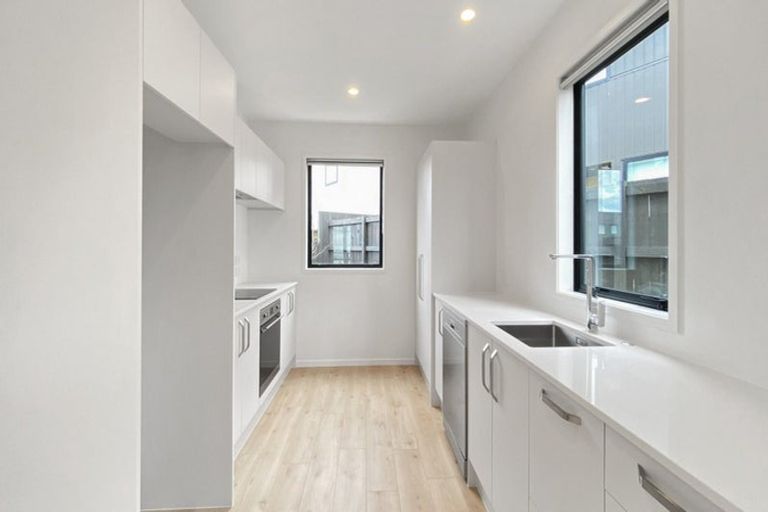 Photo of property in 17b Cessna Crescent, Mangere, Auckland, 2022