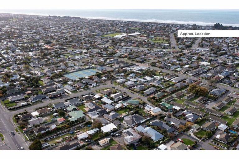 Photo of property in 142 Bower Avenue, New Brighton, Christchurch, 8083