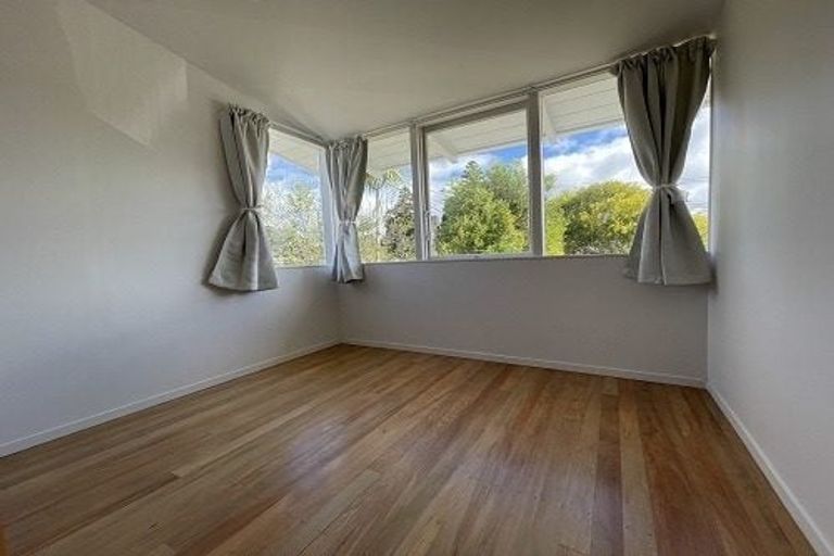Photo of property in 71 Tiroroa Avenue, Te Atatu South, Auckland, 0610