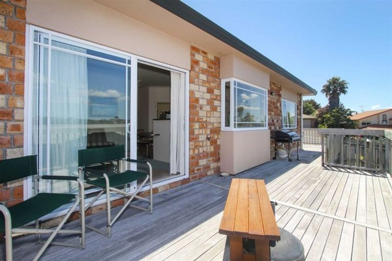 Photo of property in 22 Bluebird Crescent, Unsworth Heights, Auckland, 0632