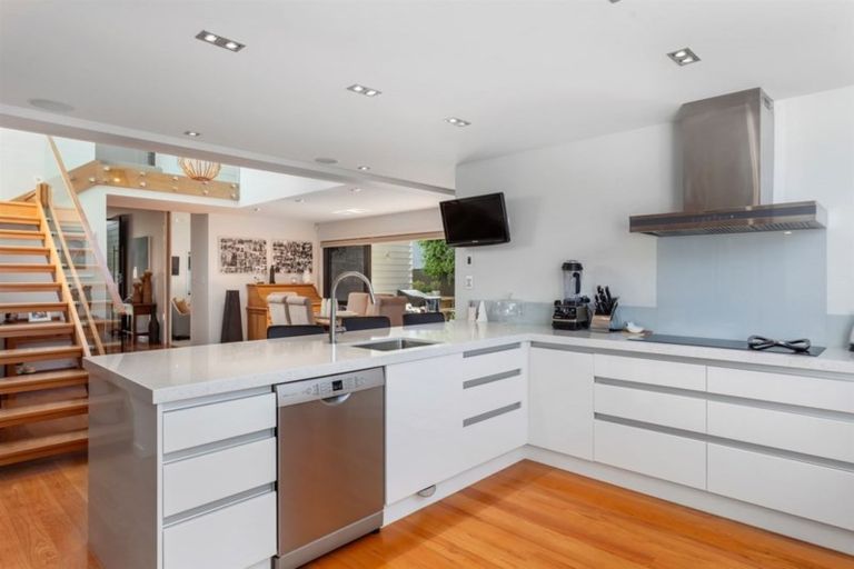 Photo of property in 16 Waterford Avenue, Ohope, 3121