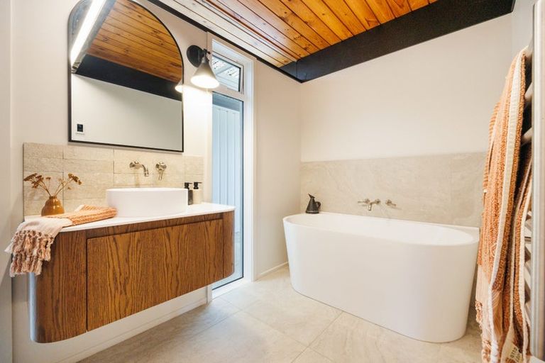 Photo of property in 11 Chilton Grove, Hokowhitu, Palmerston North, 4410