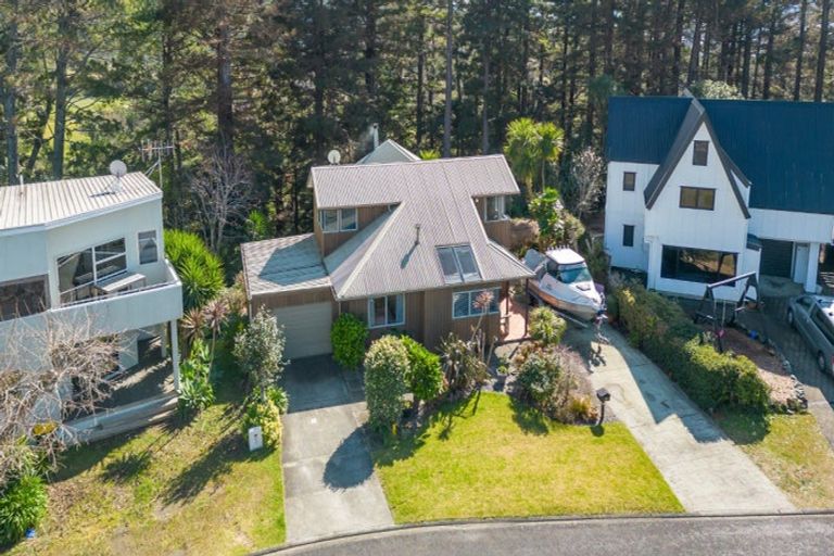 Photo of property in 119 Chevron Crescent, Whangamata, 3620