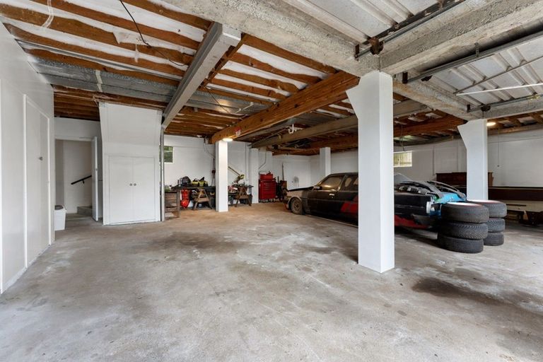 Photo of property in 77 Govett Avenue, Frankleigh Park, New Plymouth, 4310