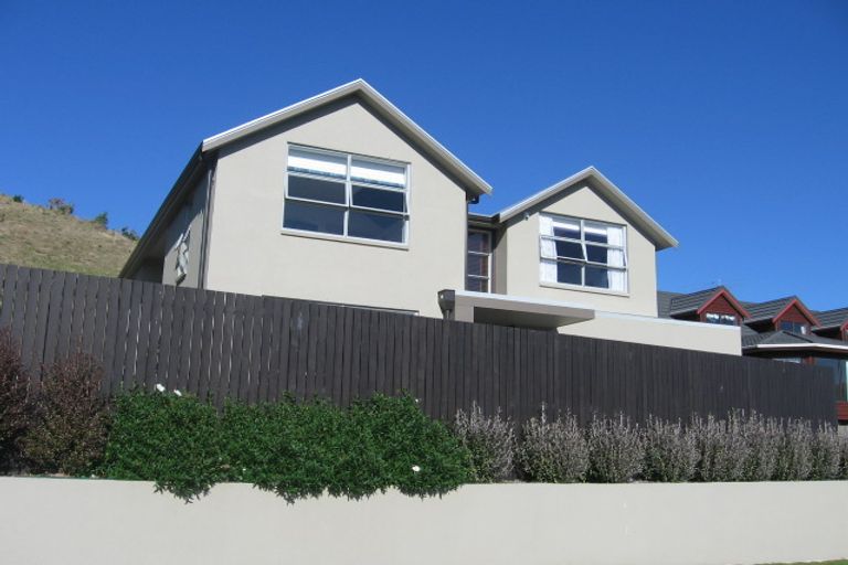 Photo of property in 75 Woodman Drive, Tawa, Wellington, 5028