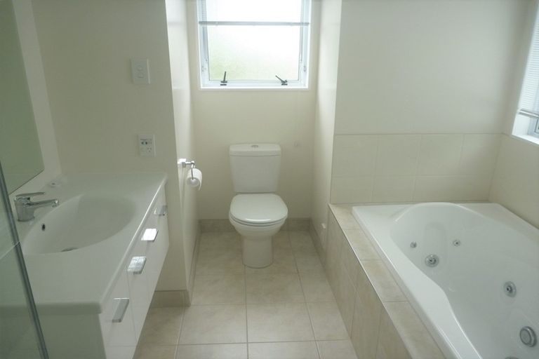 Photo of property in 153 Walter Strevens Drive, Conifer Grove, Takanini, 2112