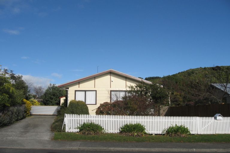 Photo of property in 23 Hookway Grove, Paraparaumu, 5032