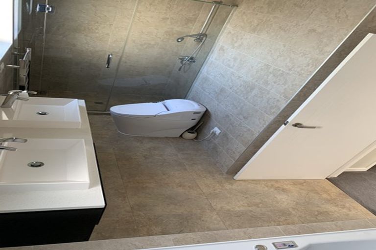 Photo of property in 6 Deele Close, Pinehill, Auckland, 0632