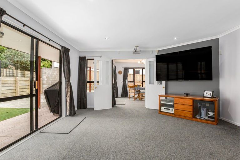 Photo of property in 14 Bowman Place, Whitby, Porirua, 5024