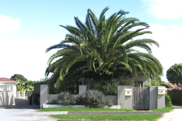 Photo of property in 66 Yeovil Road, Te Atatu Peninsula, Auckland, 0610