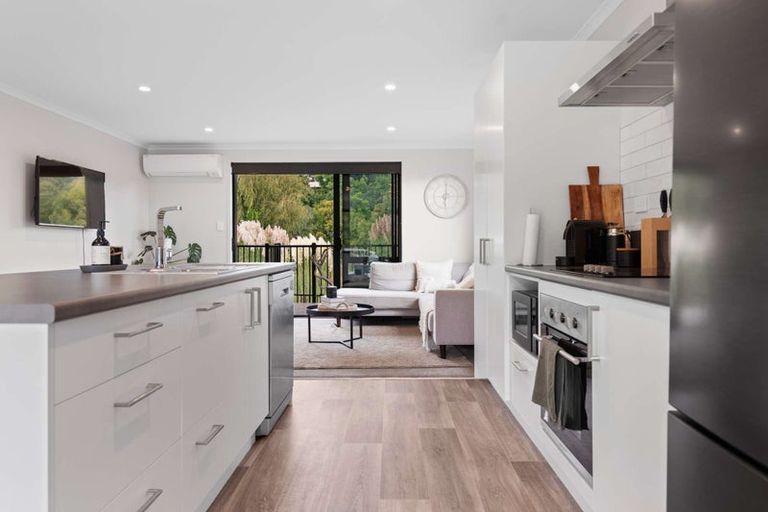 Photo of property in 10 Wrybill Way, Welcome Bay, Tauranga, 3112