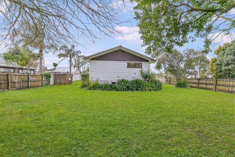 Photo of property in 2 Duckworth Road, Papakura, 2110