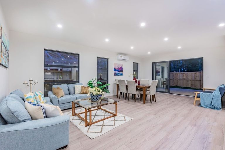 Photo of property in 20 Konoba Avenue, Kumeu, 0810