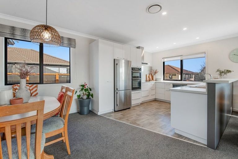 Photo of property in 7 Raabia Close, Parakai, 0830