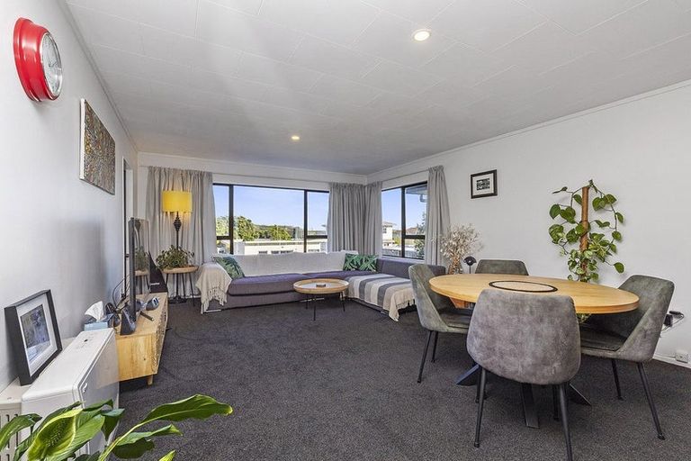 Photo of property in 4/24 Acheron Road, Paremata, Porirua, 5026