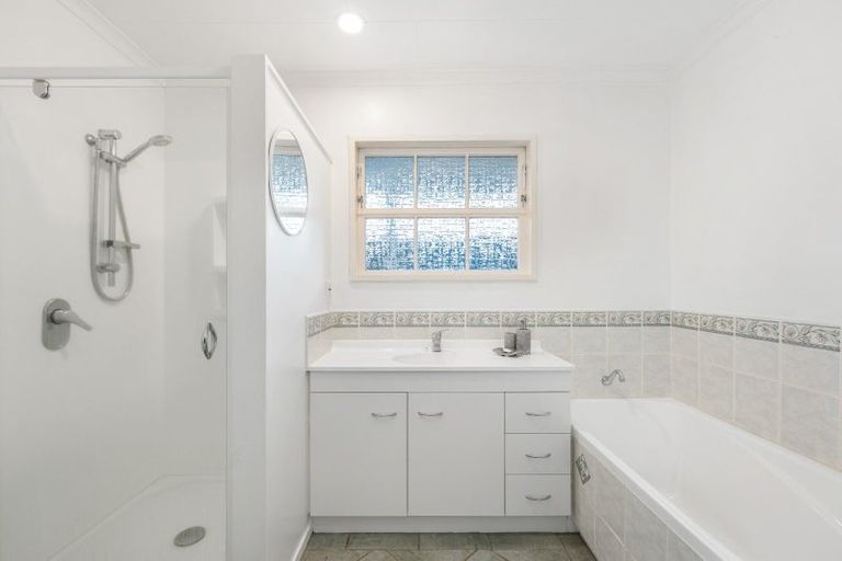 Photo of property in 18 Chippendale Crescent, Highbury, Palmerston North, 4412