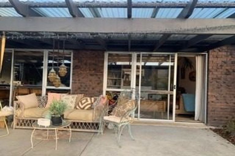 Photo of property in 8 Mountain Road, Morningside, Whangarei, 0110