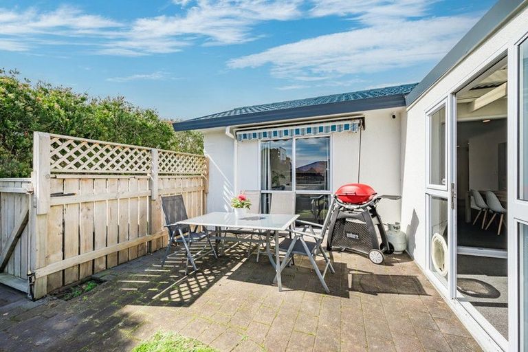 Photo of property in 32 Guildford Drive, Paraparaumu, 5032