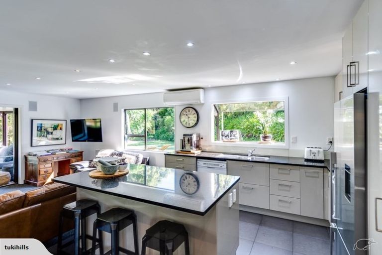 Photo of property in 135 Tauroa Road, Havelock North, 4130