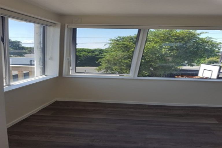 Photo of property in 2/130 Rangatira Road, Beach Haven, Auckland, 0626