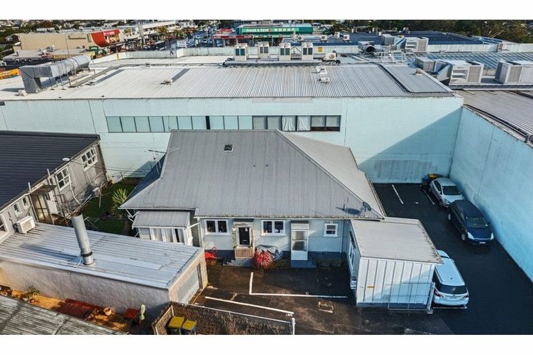 Photo of property in 9/27 Mokoia Road, Birkenhead, Auckland, 0626
