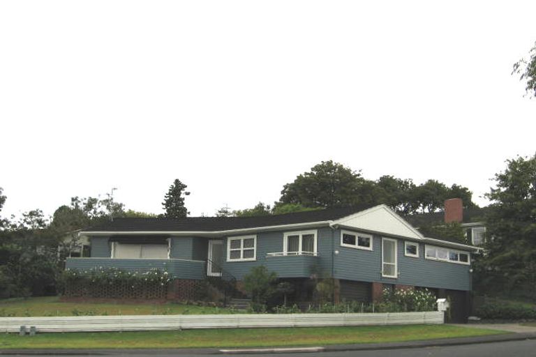 Photo of property in 29 Blakeborough Drive, Forrest Hill, Auckland, 0620